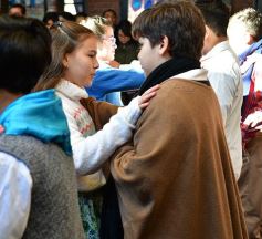 Foto de la galería: Emocionante acto por el Día de la Independencia en el Colegio del Carmen