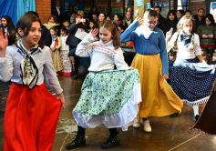 Foto de la galería: Emocionante acto por el Día de la Independencia en el Colegio del Carmen