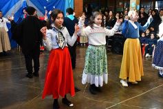 Foto de la galería: Emocionante acto por el Día de la Independencia en el Colegio del Carmen