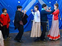 Foto de la galería: Emocionante acto por el Día de la Independencia en el Colegio del Carmen