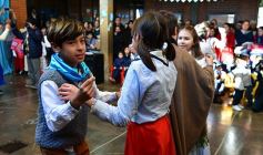 Foto de la galería: Emocionante acto por el Día de la Independencia en el Colegio del Carmen