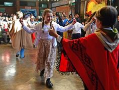 Foto de la galería: Emocionante acto por el Día de la Independencia en el Colegio del Carmen