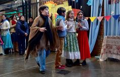 Foto de la galería: Emocionante acto por el Día de la Independencia en el Colegio del Carmen