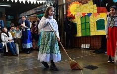 Foto de la galería: Emocionante acto por el Día de la Independencia en el Colegio del Carmen