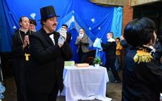 Foto de la galería: Emocionante acto por el Día de la Independencia en el Colegio del Carmen