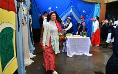 Foto de la galería: Emocionante acto por el Día de la Independencia en el Colegio del Carmen