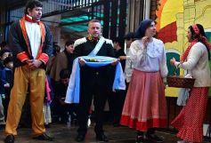 Foto de la galería: Emocionante acto por el Día de la Independencia en el Colegio del Carmen