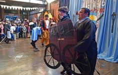 Foto de la galería: Emocionante acto por el Día de la Independencia en el Colegio del Carmen