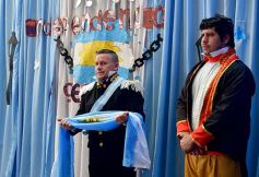 Foto de la galería: Emocionante acto por el Día de la Independencia en el Colegio del Carmen