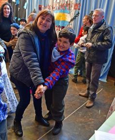 Foto de la galería: Emocionante acto por el Día de la Independencia en el Colegio del Carmen