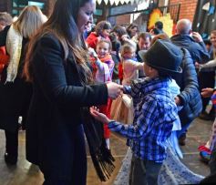Foto de la galería: Emocionante acto por el Día de la Independencia en el Colegio del Carmen