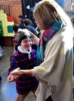 Foto de la galería: Emocionante acto por el Día de la Independencia en el Colegio del Carmen