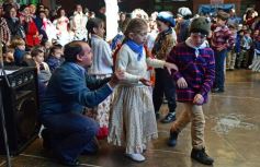 Foto de la galería: Emocionante acto por el Día de la Independencia en el Colegio del Carmen