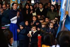Foto de la galería: Emocionante acto por el Día de la Independencia en el Colegio del Carmen