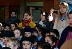 Foto de la galería: Emocionante acto por el Día de la Independencia en el Colegio del Carmen