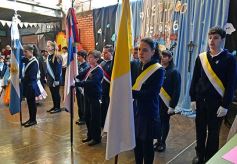 Foto de la galería: Emocionante acto por el Día de la Independencia en el Colegio del Carmen