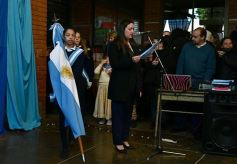 Foto de la galería: Emocionante acto por el Día de la Independencia en el Colegio del Carmen