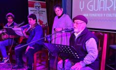 Foto de la galería: Peña Misionero y Guaraní: Julián Zini y Joselo en el escenario