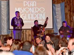 Foto de la galería: Peña Misionero y Guaraní: Julián Zini y Joselo en el escenario