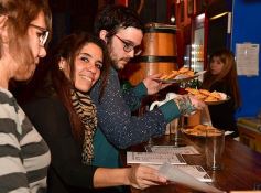 Foto de la galería: Peña Misionero y Guaraní: Julián Zini y Joselo en el escenario