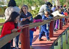 Foto de la galería: Niños del Hogar de Día disfrutaron de una jornada en Pueblo Chico con el vicegobernador Herrera Ahuad