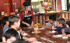 Foto de la galería: Niños del Hogar de Día disfrutaron de una jornada en Pueblo Chico con el vicegobernador Herrera Ahuad