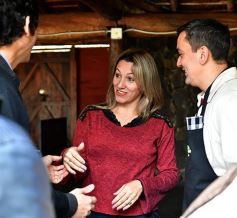 Foto de la galería: Niños del Hogar de Día disfrutaron de una jornada en Pueblo Chico con el vicegobernador Herrera Ahuad