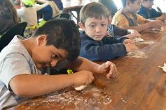 Foto de la galería: Niños del Hogar de Día disfrutaron de una jornada en Pueblo Chico con el vicegobernador Herrera Ahuad