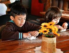 Foto de la galería: Niños del Hogar de Día disfrutaron de una jornada en Pueblo Chico con el vicegobernador Herrera Ahuad