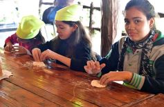 Foto de la galería: Niños del Hogar de Día disfrutaron de una jornada en Pueblo Chico con el vicegobernador Herrera Ahuad