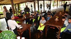 Foto de la galería: Niños del Hogar de Día disfrutaron de una jornada en Pueblo Chico con el vicegobernador Herrera Ahuad