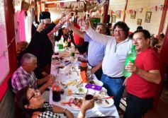 Foto de la galería: Emocionante primera juntada de los históricos vecinos del barrio Parque Adam