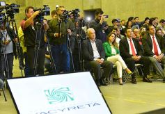 Foto de la galería: Postales de la adjudicación de las obras para ampliar la central hidroeléctrica de Yacyretá