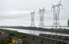 Foto de la galería: Postales de la adjudicación de las obras para ampliar la central hidroeléctrica de Yacyretá