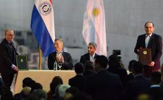 Foto de la galería: Los presidentes Macri y Mario Benítez inauguran el nuevo paso fronterizo Ituzaingó-Ayolas