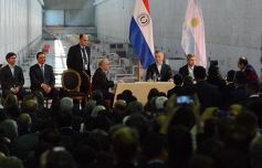 Foto de la galería: Los presidentes Macri y Mario Benítez inauguran el nuevo paso fronterizo Ituzaingó-Ayolas