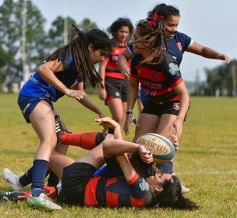 Foto de la galería: Las chicas misioneras volvieron a ganar en el Regional de rugby femenino