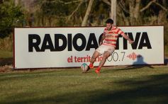 Foto de la galería: Regatas de Resistencia aplastó a Tacurú en la cancha de la Hormiga