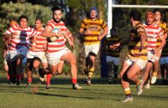 Foto de la galería: Regatas de Resistencia aplastó a Tacurú en la cancha de la Hormiga