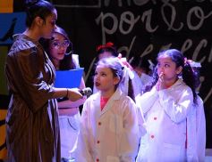 Foto de la galería: El musical Matilda, hecho por chicos posadeños, deslumbró en Encarnación