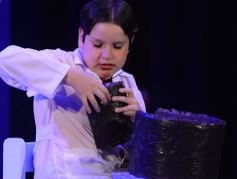 Foto de la galería: El musical Matilda, hecho por chicos posadeños, deslumbró en Encarnación