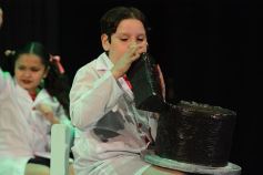 Foto de la galería: El musical Matilda, hecho por chicos posadeños, deslumbró en Encarnación