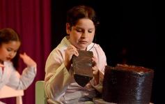 Foto de la galería: El musical Matilda, hecho por chicos posadeños, deslumbró en Encarnación