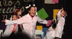 Foto de la galería: El musical Matilda, hecho por chicos posadeños, deslumbró en Encarnación