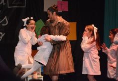 Foto de la galería: El musical Matilda, hecho por chicos posadeños, deslumbró en Encarnación