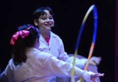 Foto de la galería: El musical Matilda, hecho por chicos posadeños, deslumbró en Encarnación