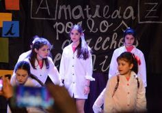Foto de la galería: El musical Matilda, hecho por chicos posadeños, deslumbró en Encarnación