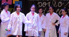 Foto de la galería: El musical Matilda, hecho por chicos posadeños, deslumbró en Encarnación