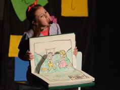 Foto de la galería: El musical Matilda, hecho por chicos posadeños, deslumbró en Encarnación