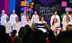 Foto de la galería: El musical Matilda, hecho por chicos posadeños, deslumbró en Encarnación